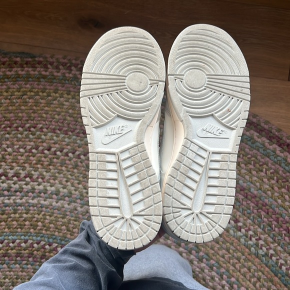 Nike Low Sail Light Bone Dunks - Picture 5 of 7